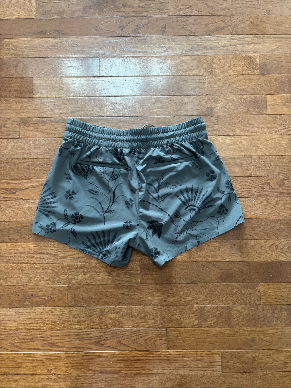 Athleta Grey/Green Floral Print Casual Drawstring Shorts - Picture 2 of 7